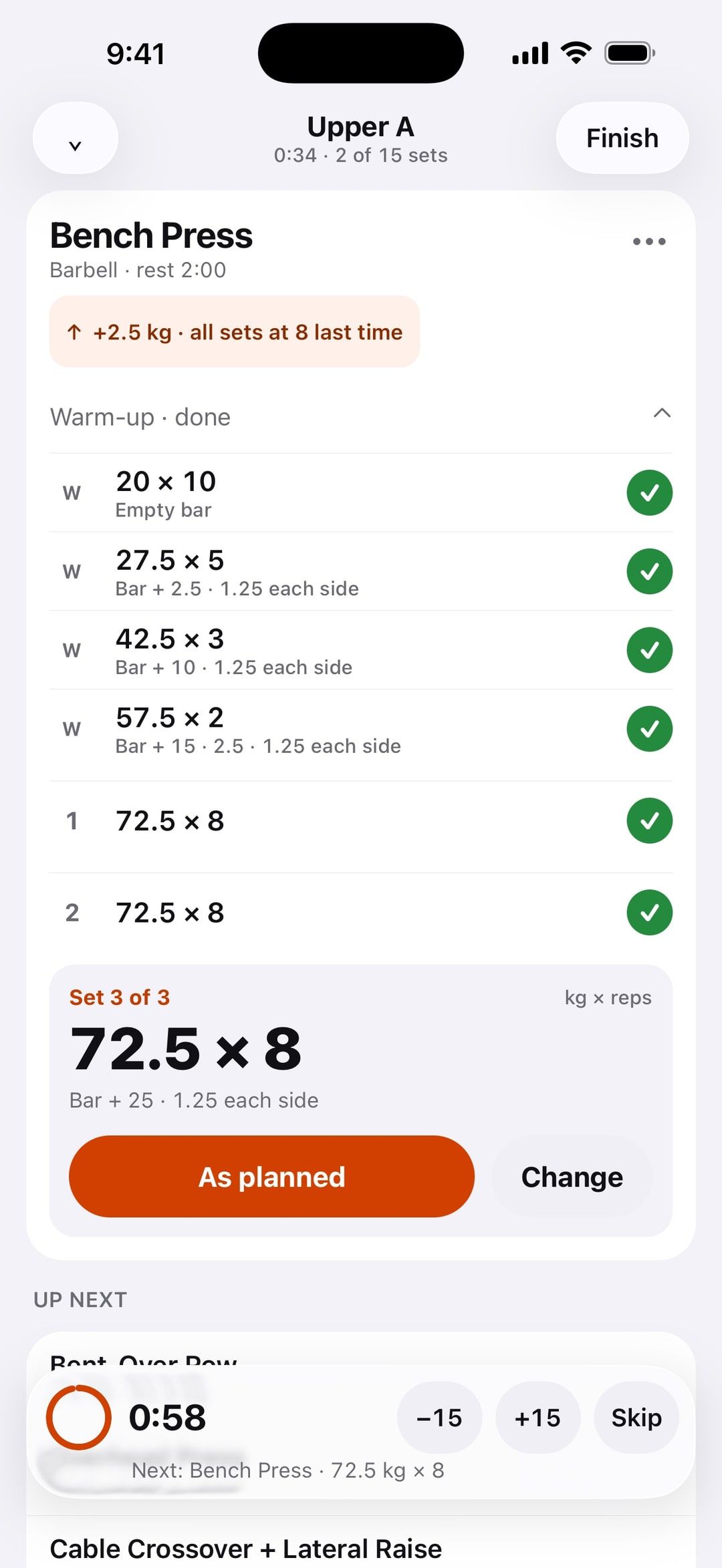A workout in Batyr: Bench Press with the target “+2.5 kg · all sets at 8 last time”, warm-up sets with plates per side, set 3 of 3 at 72.5 × 8 and the rest timer.